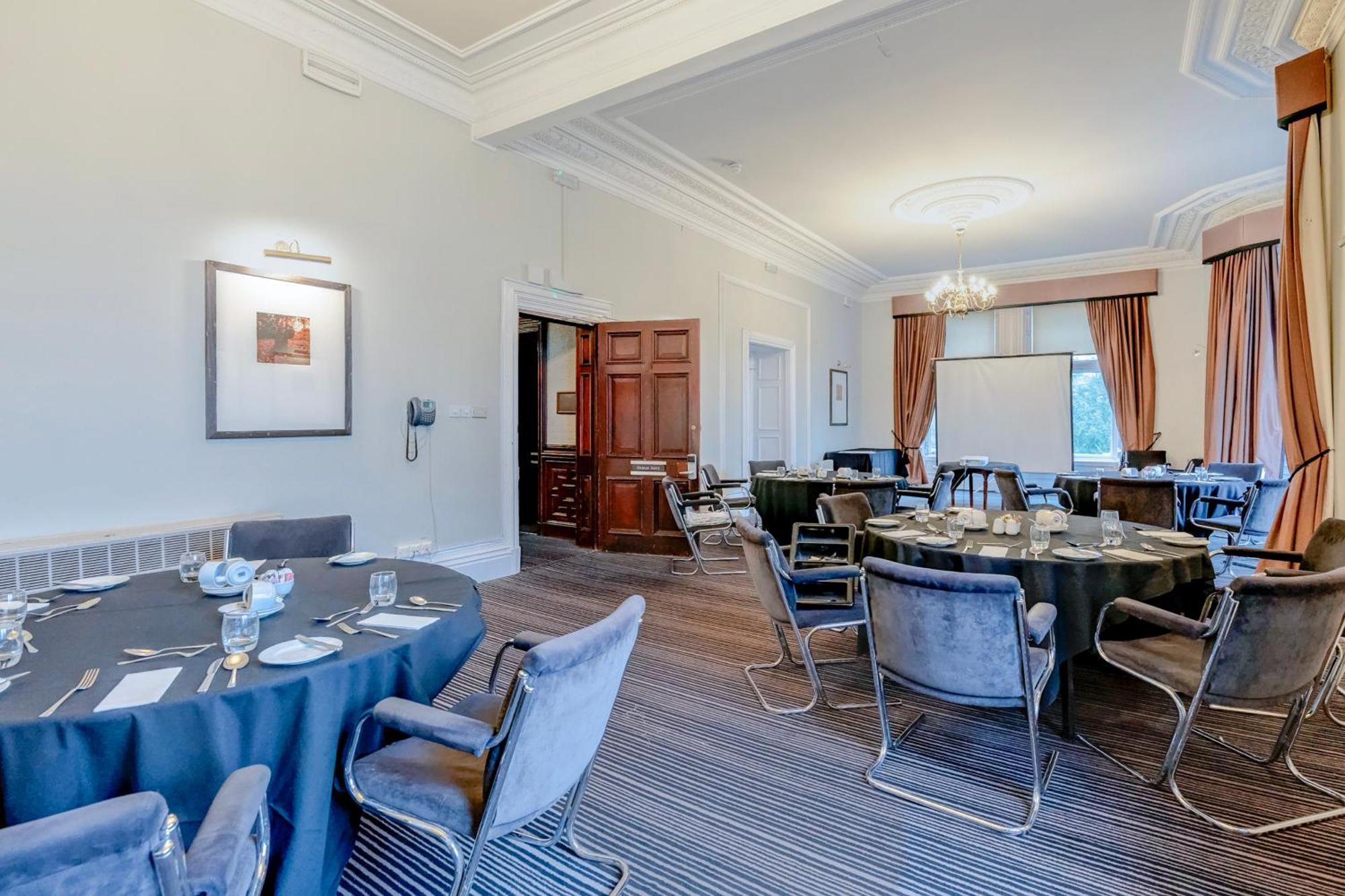 The Landmark And Leisure Club A Palette Hotel 4*